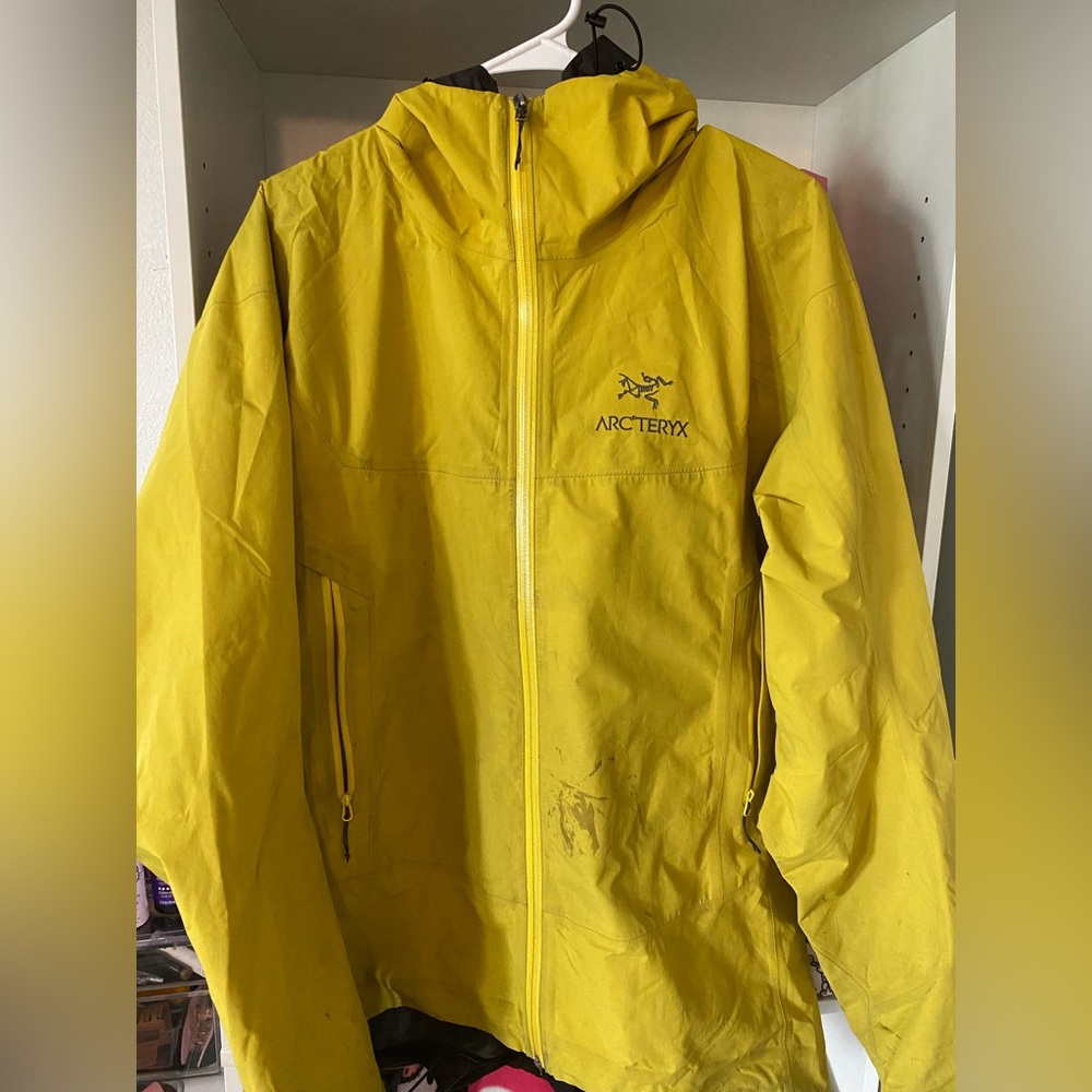 Arcteryx beta SL jacket LARGE (small imperfections)